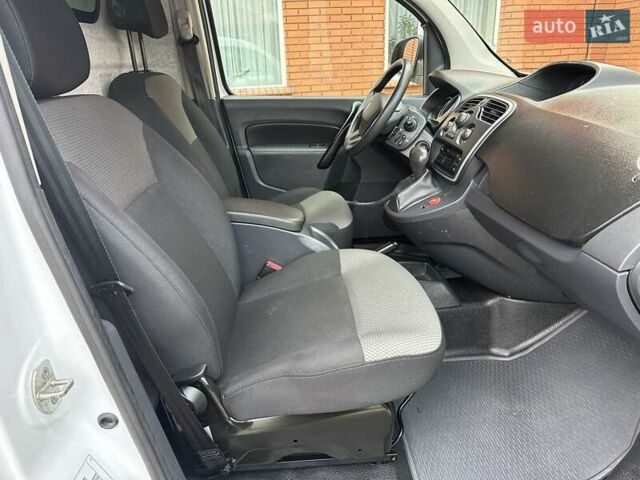 Білий Рено Кєнгу, об'ємом двигуна 0 л та пробігом 27 тис. км за 12800 $, фото 62 на Automoto.ua