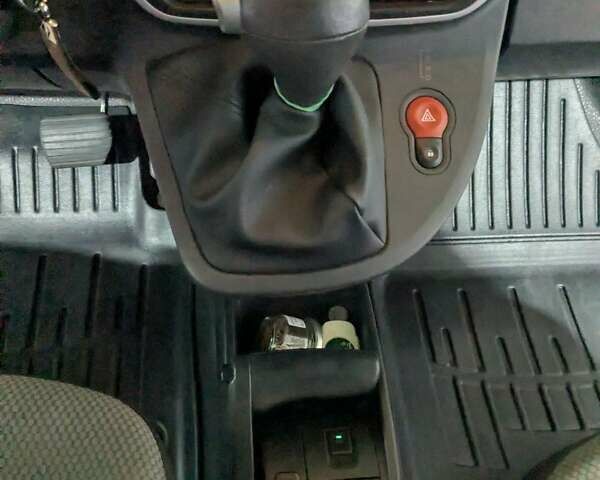 Белый Рено Кенгу, объемом двигателя 0 л и пробегом 52 тыс. км за 8750 $, фото 8 на Automoto.ua