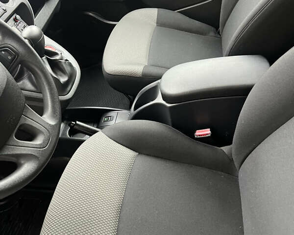 Рено Кєнгу 2018 у Луцьку на Automoto.ua Білий Рено Кєнгу, об'ємом двигуна 0 л та пробігом 20 тис. км за 9700 $, фото 2 на Automoto.ua