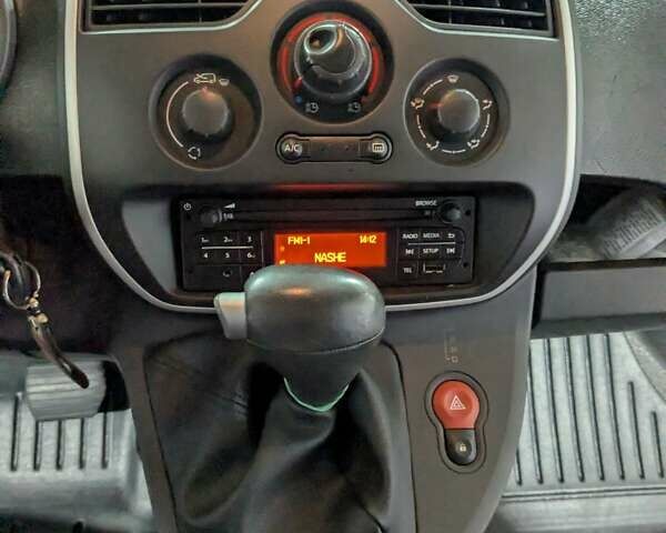 Белый Рено Кенгу, объемом двигателя 0 л и пробегом 52 тыс. км за 8750 $, фото 9 на Automoto.ua