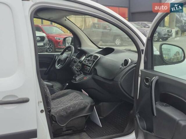 Белый Рено Кенгу, объемом двигателя 1.46 л и пробегом 179 тыс. км за 10500 $, фото 7 на Automoto.ua