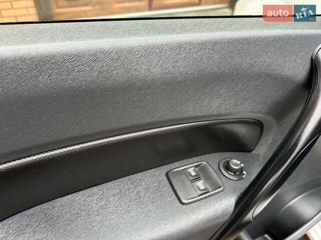 Белый Рено Кенгу, объемом двигателя 0 л и пробегом 25 тыс. км за 12400 $, фото 26 на Automoto.ua