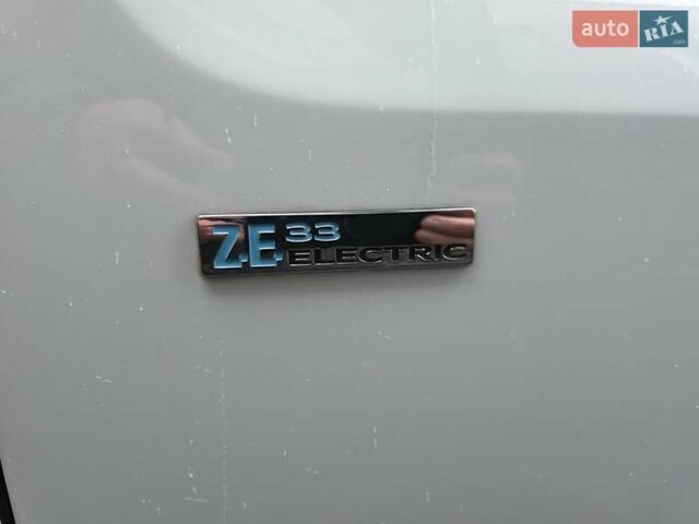 Білий Рено Кєнгу, об'ємом двигуна 0 л та пробігом 57 тис. км за 12400 $, фото 2 на Automoto.ua