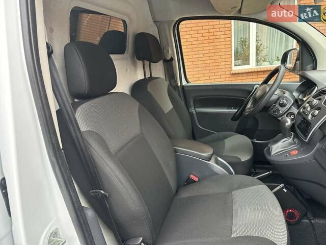 Белый Рено Кенгу, объемом двигателя 0 л и пробегом 25 тыс. км за 12400 $, фото 60 на Automoto.ua