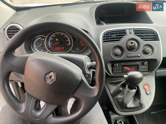 Белый Рено Кенгу, объемом двигателя 0 л и пробегом 74 тыс. км за 8500 $, фото 8 на Automoto.ua