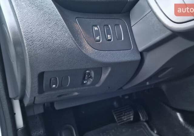 Белый Рено Кенгу, объемом двигателя 0 л и пробегом 92 тыс. км за 9600 $, фото 22 на Automoto.ua