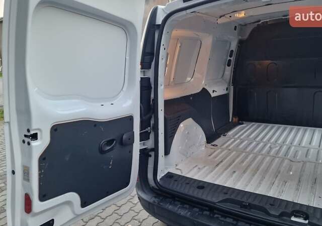 Белый Рено Кенгу, объемом двигателя 0 л и пробегом 92 тыс. км за 9600 $, фото 16 на Automoto.ua