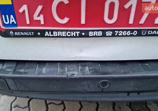 Белый Рено Кенгу, объемом двигателя 0 л и пробегом 92 тыс. км за 9600 $, фото 10 на Automoto.ua