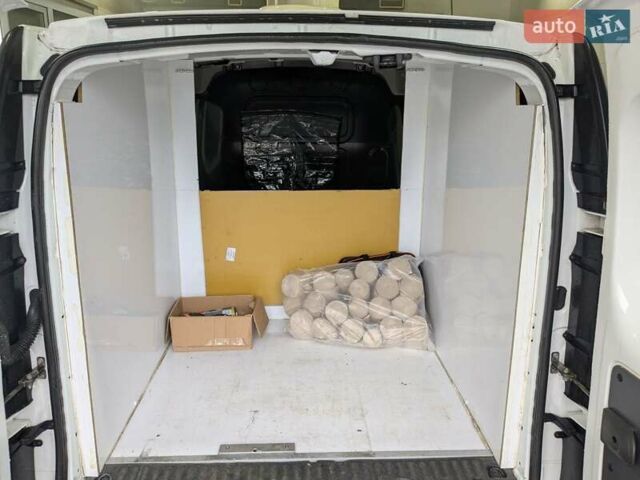 Белый Рено Кенгу, объемом двигателя 0 л и пробегом 52 тыс. км за 8750 $, фото 10 на Automoto.ua