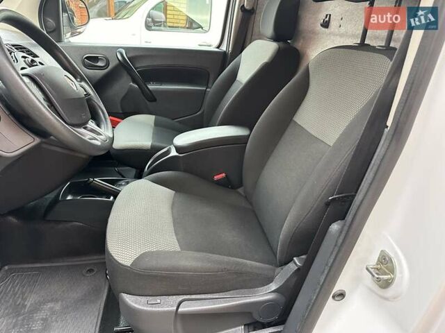 Білий Рено Кєнгу, об'ємом двигуна 0 л та пробігом 27 тис. км за 12800 $, фото 24 на Automoto.ua