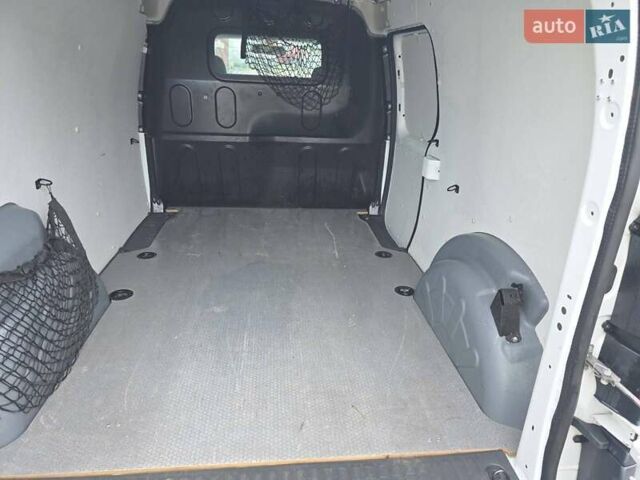 Білий Рено Кєнгу, об'ємом двигуна 0 л та пробігом 57 тис. км за 12400 $, фото 18 на Automoto.ua