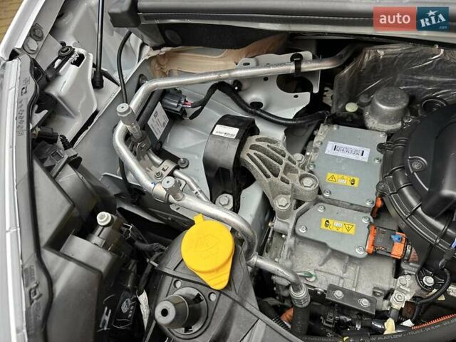 Белый Рено Кенгу, объемом двигателя 0 л и пробегом 25 тыс. км за 12400 $, фото 71 на Automoto.ua