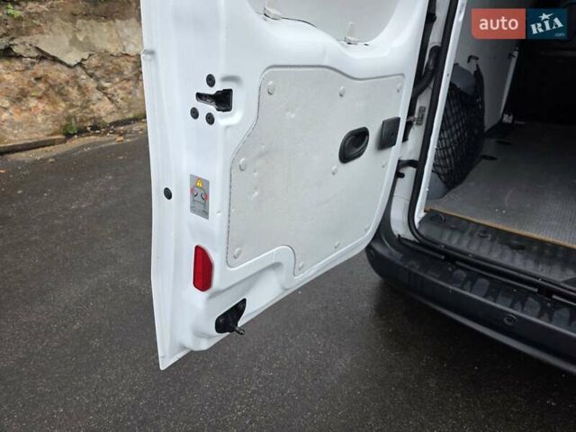 Білий Рено Кєнгу, об'ємом двигуна 0 л та пробігом 57 тис. км за 12400 $, фото 23 на Automoto.ua