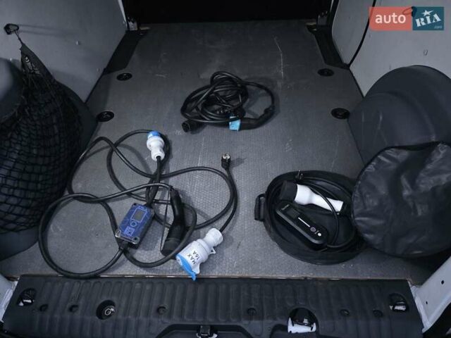 Білий Рено Кєнгу, об'ємом двигуна 0 л та пробігом 57 тис. км за 12400 $, фото 3 на Automoto.ua