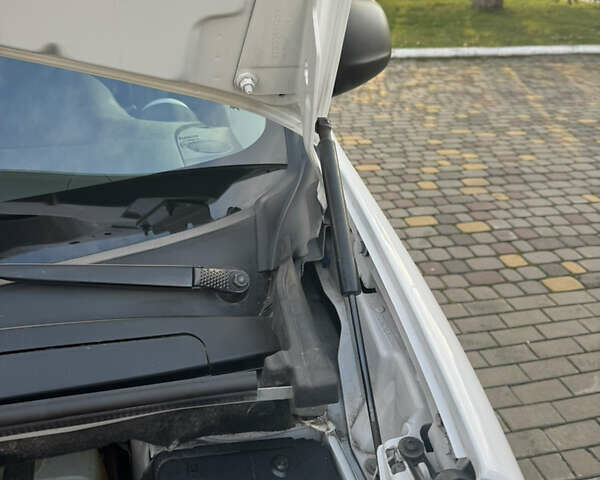 Білий Рено Кєнгу, об'ємом двигуна 0 л та пробігом 51 тис. км за 9800 $, фото 30 на Automoto.ua