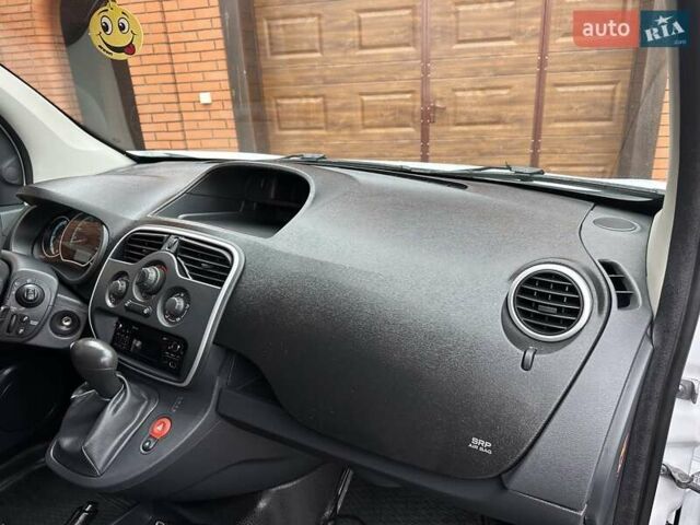 Белый Рено Кенгу, объемом двигателя 0 л и пробегом 25 тыс. км за 12400 $, фото 59 на Automoto.ua