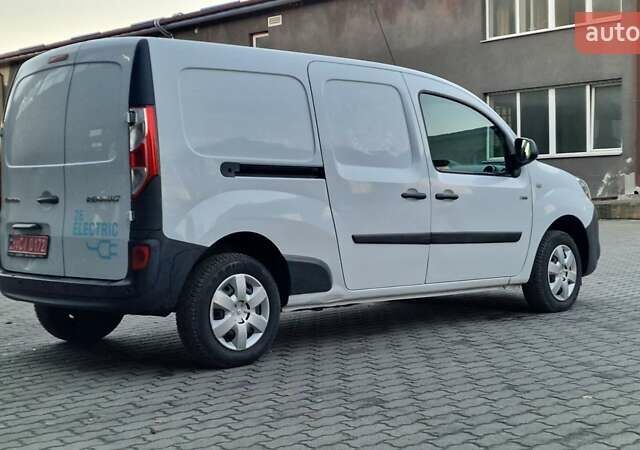 Белый Рено Кенгу, объемом двигателя 0 л и пробегом 92 тыс. км за 9600 $, фото 2 на Automoto.ua