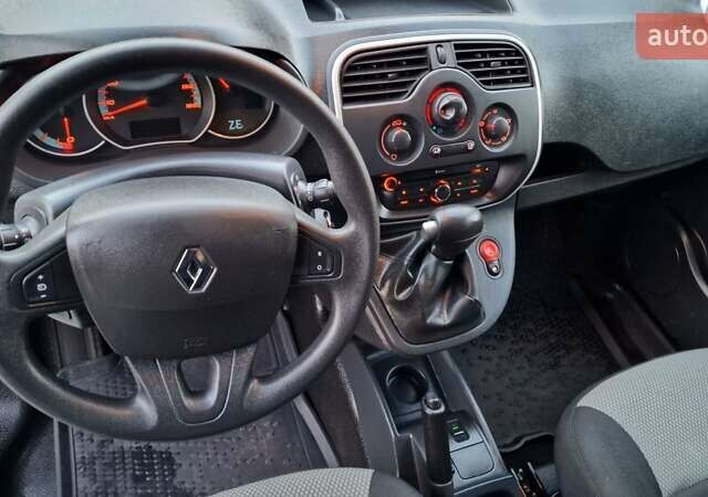 Белый Рено Кенгу, объемом двигателя 0 л и пробегом 92 тыс. км за 9600 $, фото 24 на Automoto.ua