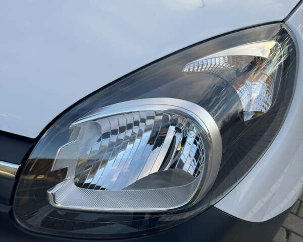 Білий Рено Кєнгу, об'ємом двигуна 0 л та пробігом 51 тис. км за 9800 $, фото 10 на Automoto.ua