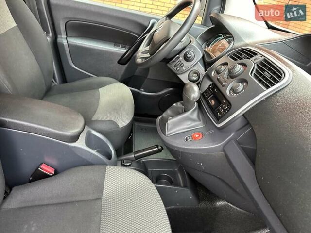 Білий Рено Кєнгу, об'ємом двигуна 0 л та пробігом 27 тис. км за 12800 $, фото 60 на Automoto.ua