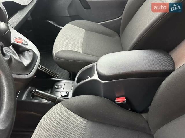 Белый Рено Кенгу, объемом двигателя 0 л и пробегом 25 тыс. км за 12400 $, фото 35 на Automoto.ua