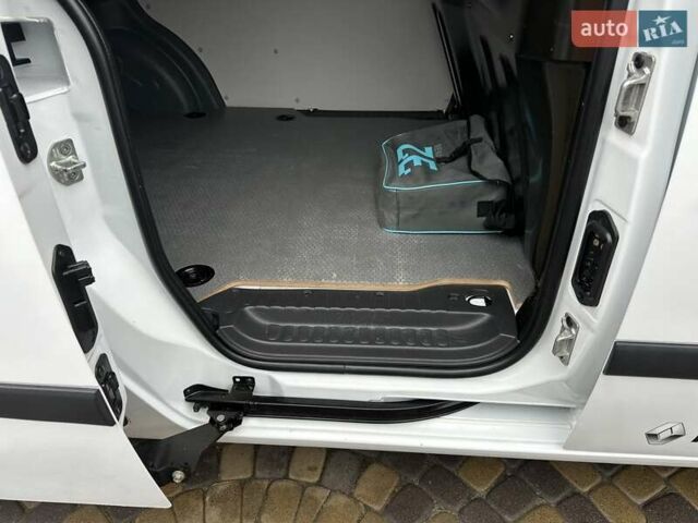 Белый Рено Кенгу, объемом двигателя 0 л и пробегом 25 тыс. км за 12400 $, фото 50 на Automoto.ua