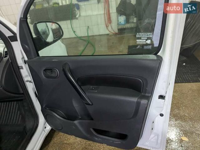 Белый Рено Кенгу, объемом двигателя 0 л и пробегом 52 тыс. км за 8750 $, фото 1 на Automoto.ua