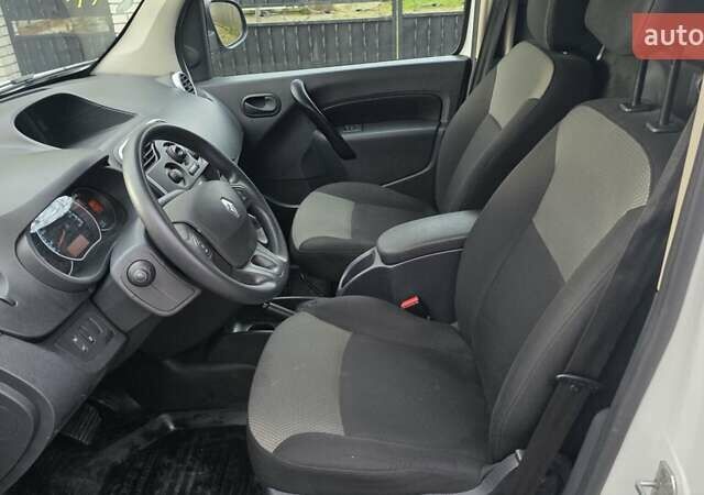 Белый Рено Кенгу, объемом двигателя 0 л и пробегом 50 тыс. км за 10200 $, фото 11 на Automoto.ua