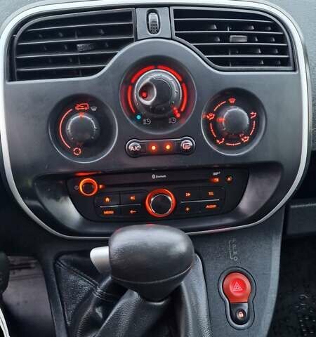 Белый Рено Кенгу, объемом двигателя 0 л и пробегом 92 тыс. км за 9600 $, фото 25 на Automoto.ua