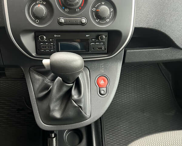 Рено Кєнгу 2018 у Луцьку на Automoto.ua Білий Рено Кєнгу, об'ємом двигуна 0 л та пробігом 20 тис. км за 9700 $, фото 16 на Automoto.ua