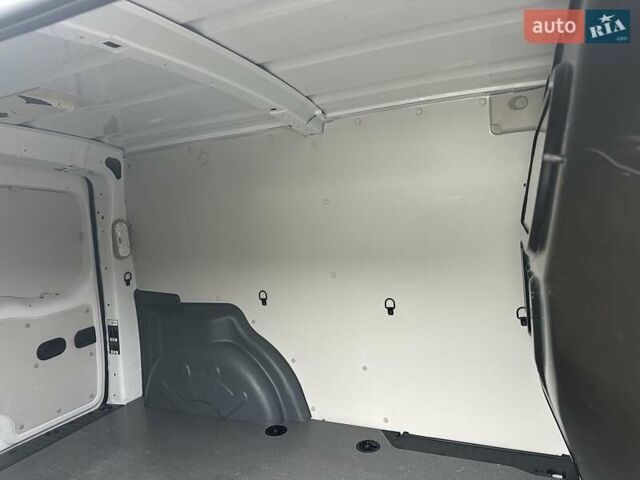 Белый Рено Кенгу, объемом двигателя 0 л и пробегом 25 тыс. км за 12400 $, фото 52 на Automoto.ua