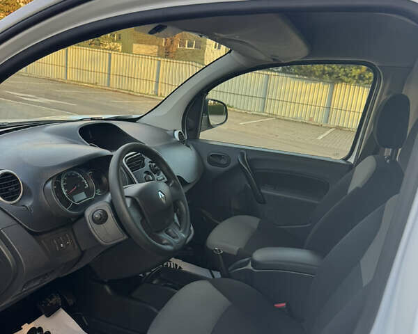 Білий Рено Кєнгу, об'ємом двигуна 0 л та пробігом 51 тис. км за 9800 $, фото 24 на Automoto.ua