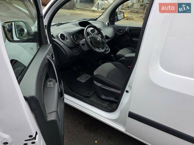 Білий Рено Кєнгу, об'ємом двигуна 0 л та пробігом 57 тис. км за 12400 $, фото 19 на Automoto.ua