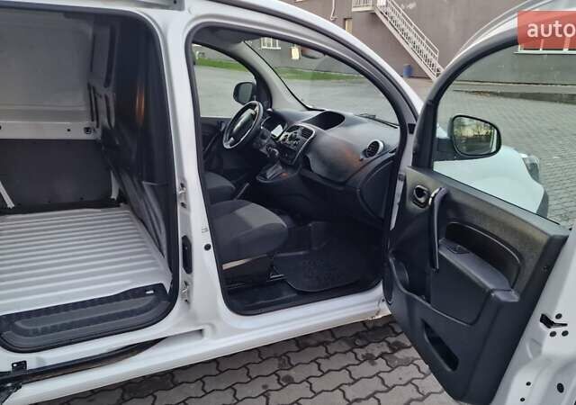 Белый Рено Кенгу, объемом двигателя 0 л и пробегом 92 тыс. км за 9600 $, фото 18 на Automoto.ua