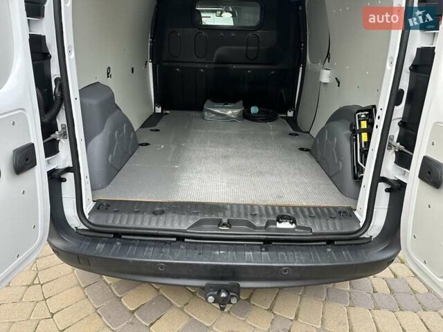 Білий Рено Кєнгу, об'ємом двигуна 0 л та пробігом 27 тис. км за 12800 $, фото 34 на Automoto.ua