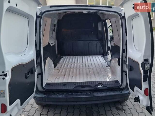 Белый Рено Кенгу, объемом двигателя 0 л и пробегом 92 тыс. км за 9600 $, фото 15 на Automoto.ua