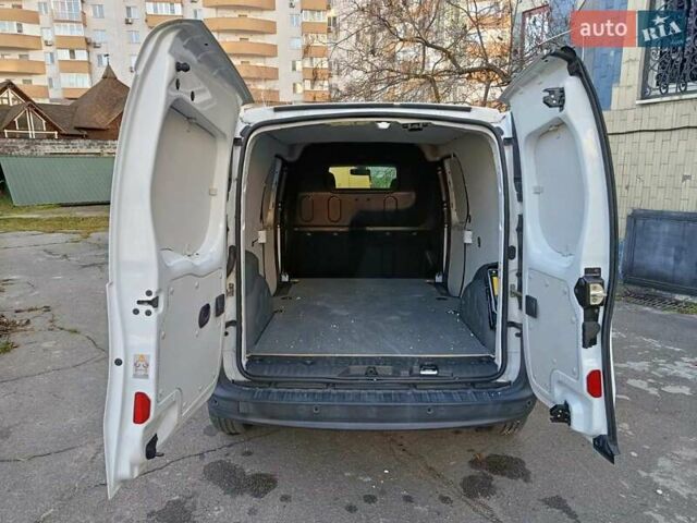 Белый Рено Кенгу, объемом двигателя 0 л и пробегом 27 тыс. км за 13100 $, фото 2 на Automoto.ua