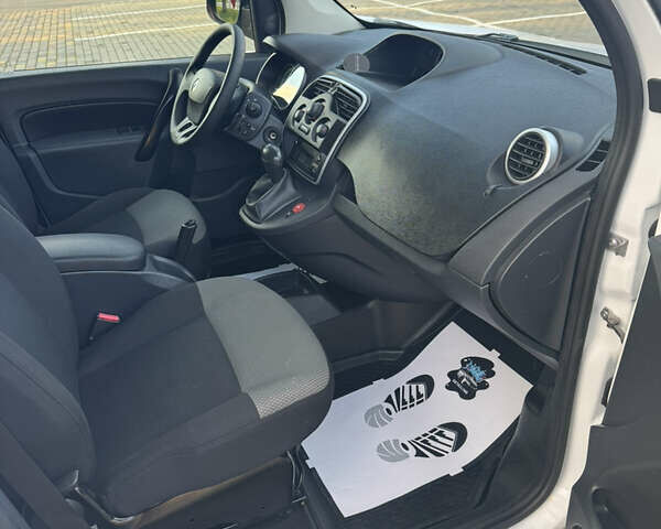 Білий Рено Кєнгу, об'ємом двигуна 0 л та пробігом 51 тис. км за 9800 $, фото 12 на Automoto.ua