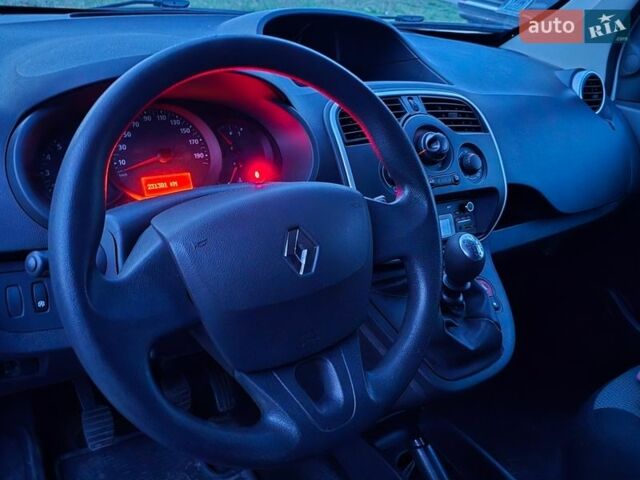 Белый Рено Кенгу, объемом двигателя 1.46 л и пробегом 231 тыс. км за 10700 $, фото 9 на Automoto.ua
