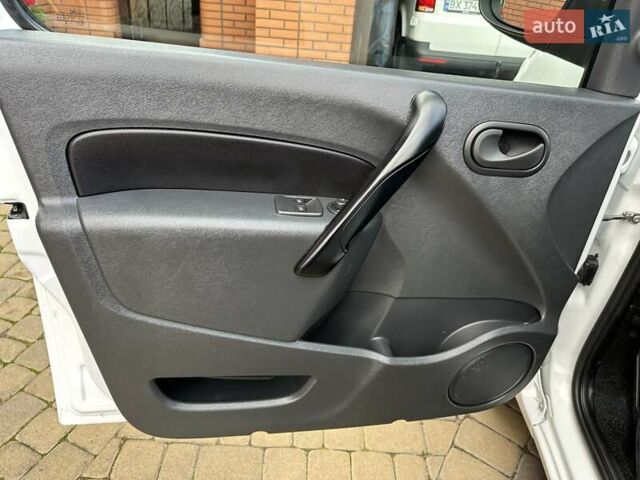 Білий Рено Кєнгу, об'ємом двигуна 0 л та пробігом 37 тис. км за 11700 $, фото 18 на Automoto.ua