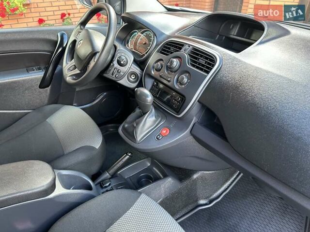 Білий Рено Кєнгу, об'ємом двигуна 0 л та пробігом 37 тис. км за 11700 $, фото 49 на Automoto.ua