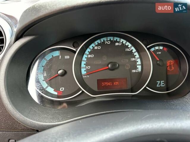 Білий Рено Кєнгу, об'ємом двигуна 0 л та пробігом 37 тис. км за 11700 $, фото 27 на Automoto.ua