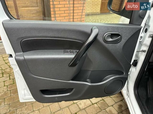 Білий Рено Кєнгу, об'ємом двигуна 0 л та пробігом 21 тис. км за 13400 $, фото 24 на Automoto.ua