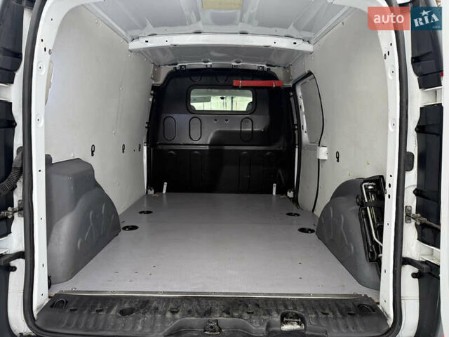 Белый Рено Кенгу, объемом двигателя 1.5 л и пробегом 212 тыс. км за 12999 $, фото 51 на Automoto.ua