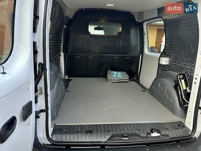 Білий Рено Кєнгу, об'ємом двигуна 0 л та пробігом 37 тис. км за 11700 $, фото 33 на Automoto.ua