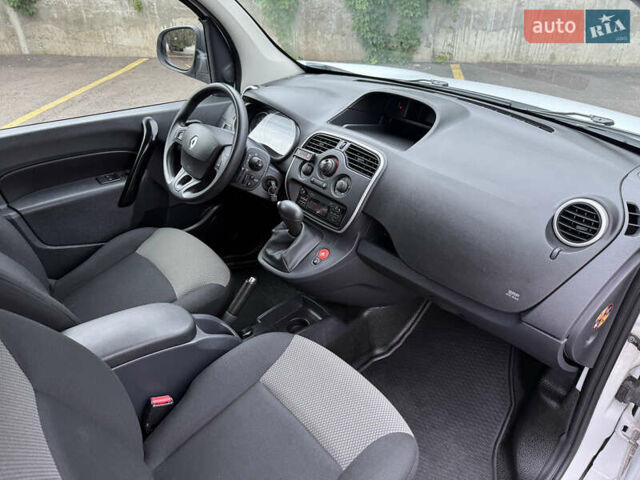 Білий Рено Кєнгу, об'ємом двигуна 1.5 л та пробігом 211 тис. км за 12999 $, фото 45 на Automoto.ua