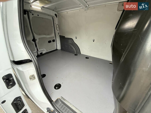 Білий Рено Кєнгу, об'ємом двигуна 1.5 л та пробігом 211 тис. км за 12999 $, фото 26 на Automoto.ua