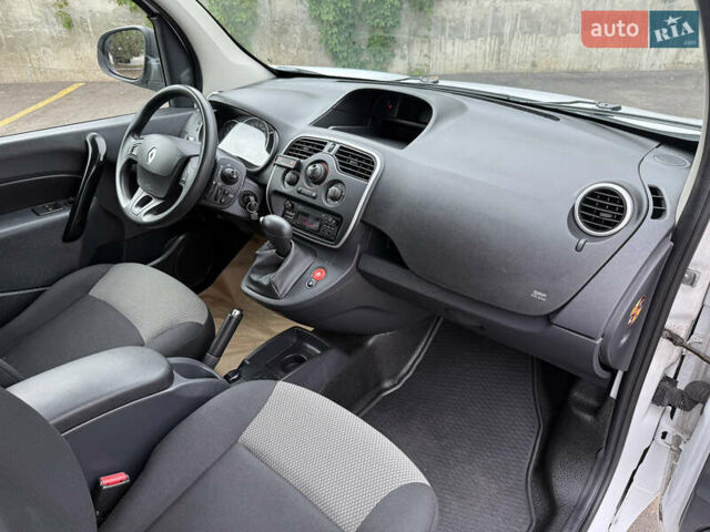 Білий Рено Кєнгу, об'ємом двигуна 1.5 л та пробігом 211 тис. км за 12999 $, фото 33 на Automoto.ua