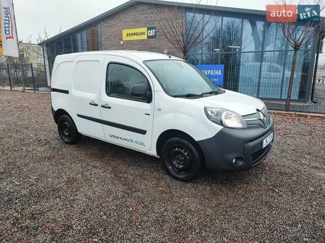 Белый Рено Кенгу, объемом двигателя 0 л и пробегом 80 тыс. км за 9900 $, фото 7 на Automoto.ua