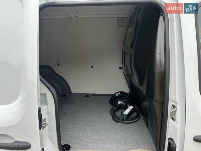 Білий Рено Кєнгу, об'ємом двигуна 0 л та пробігом 21 тис. км за 13400 $, фото 53 на Automoto.ua